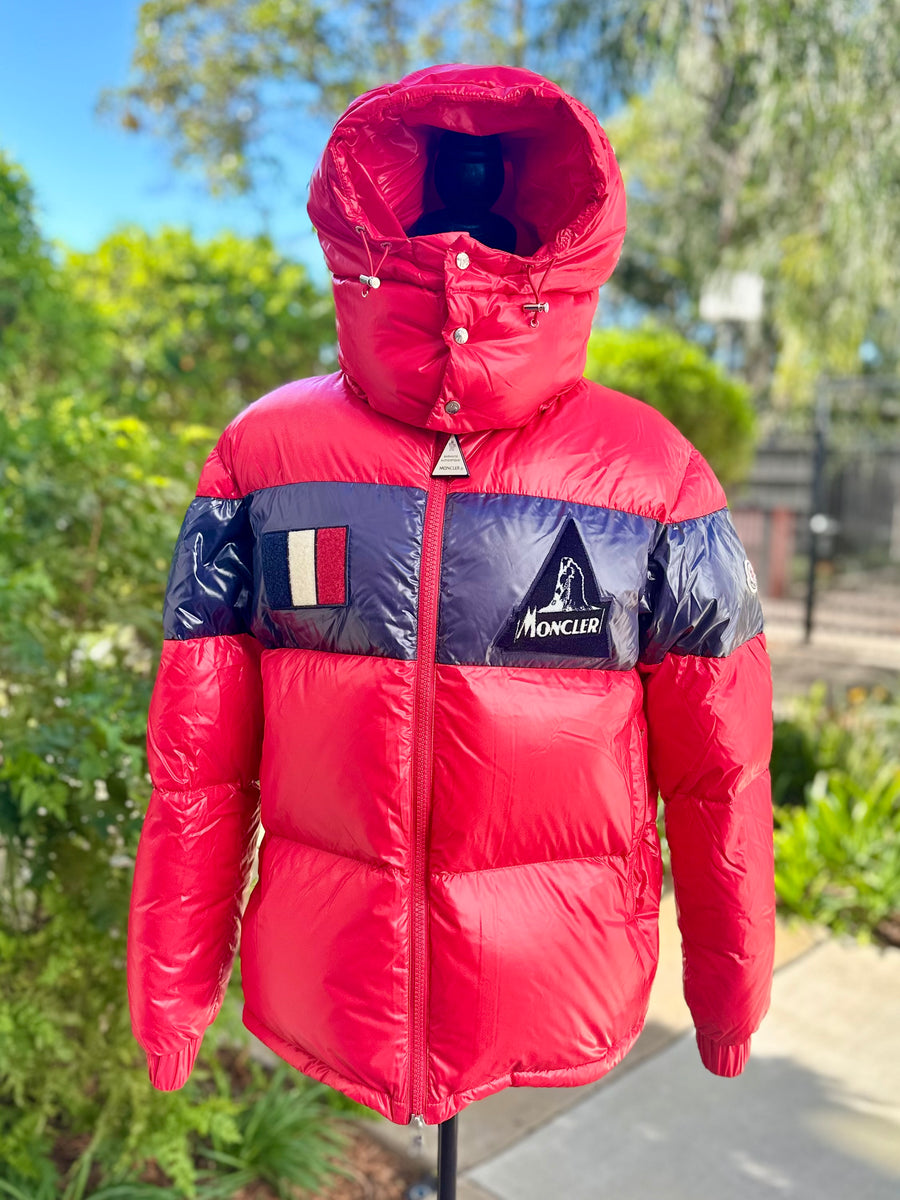 Authentic Moncler Gary red quilted down hooded jacket - Size M
