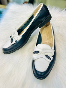 SALVATORE FERRAGAMO Women’s White and black Loafers s: 8.5 (preowned)