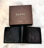 GUCCI MENS SIGNATURE BIFOLD WALLET (pre owned)
