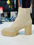 STEVE MADDEN TAN SUEDE BOOTS size 7.5 M ( preowned)