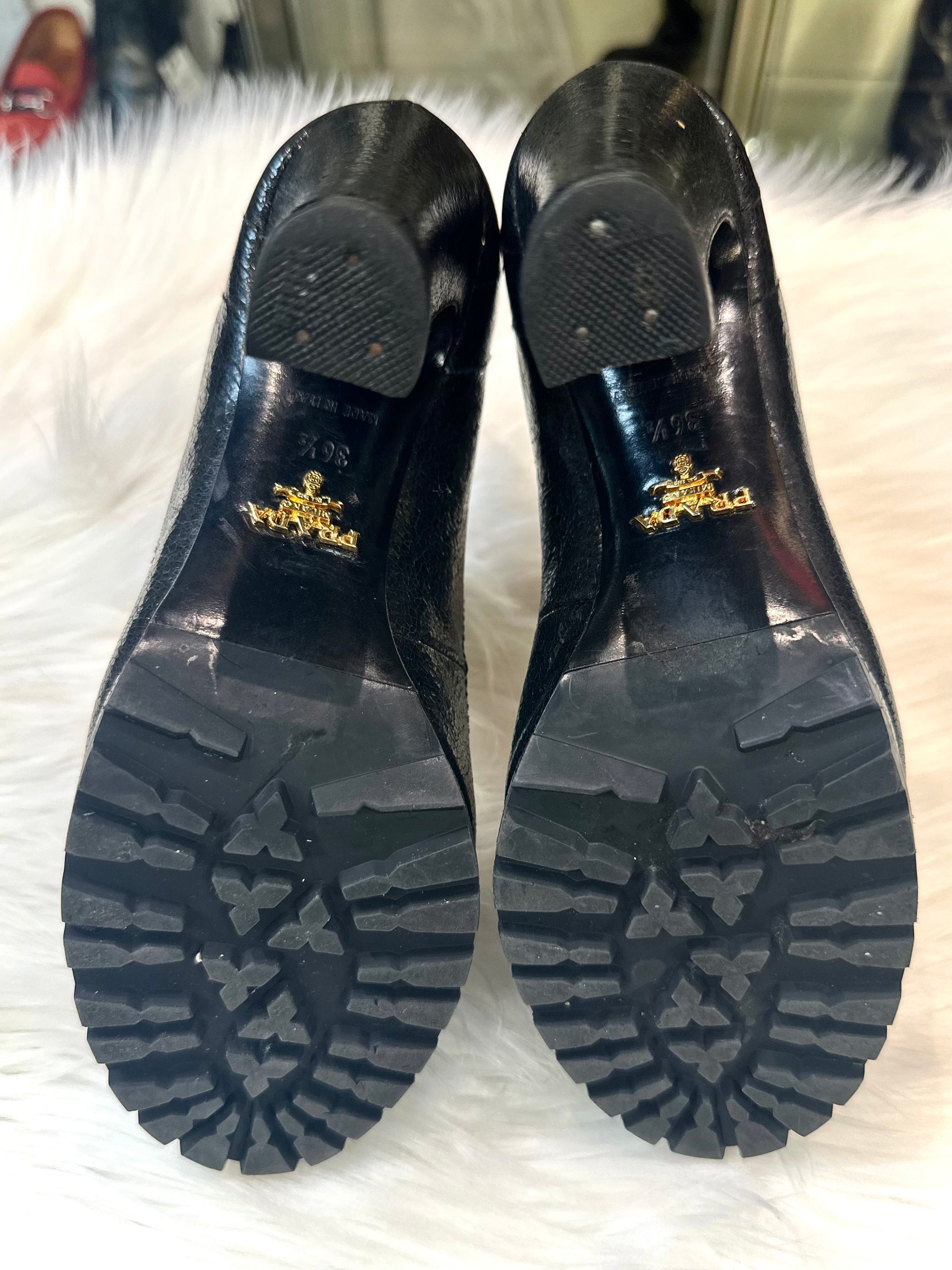 PRADA 黒 エナメル マリージェーン ハイヒール Prada Mirror Heel Mary Janes SS1999 – CopMeIfYouCan