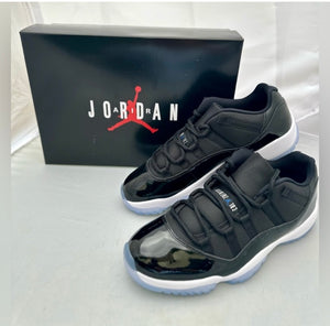 NEW !! AIR JORDAN 11 RETRO LOW size 11.5 (preowned)