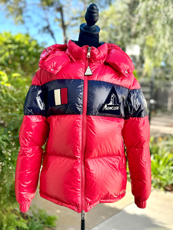 Authentic Moncler Gary red quilted down hooded jacket - Size M (preowned)