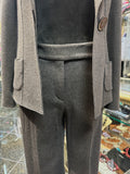 Giorgio Armani Grey PantSuit (preowned)
Size blazer : 38
Size pants : 36