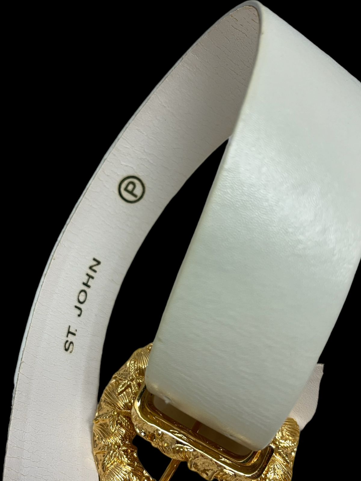 ST. JOHN White Leather Belt (PREOWNED) – Majolie Designs display picture 2